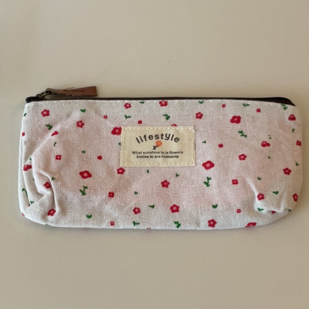 Lifestyle Zipper Case with Red Flowers